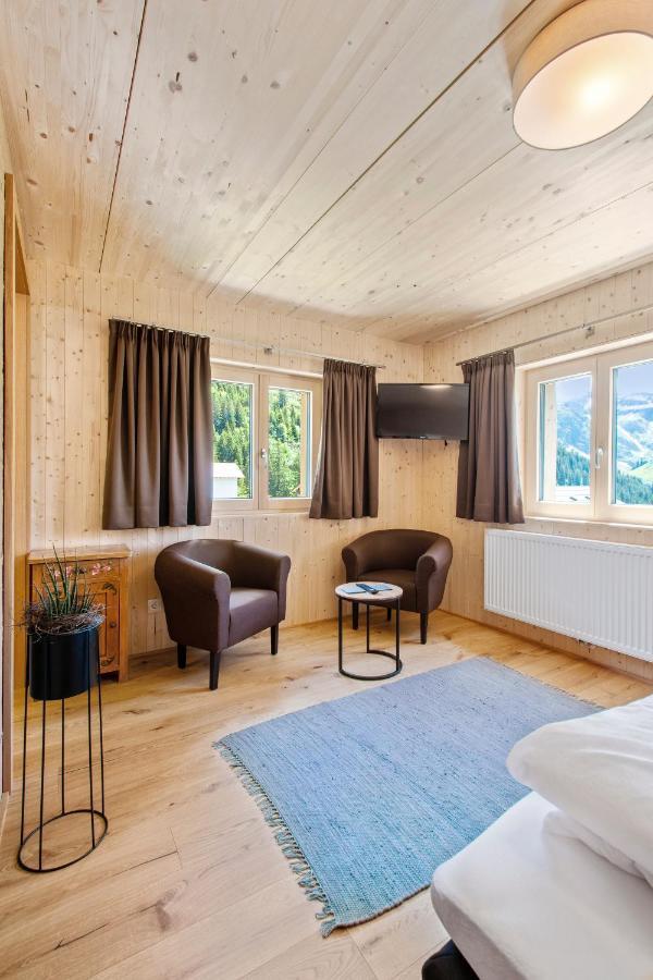 Haus Berghof Bed & Breakfast Schröcken Eksteriør bilde
