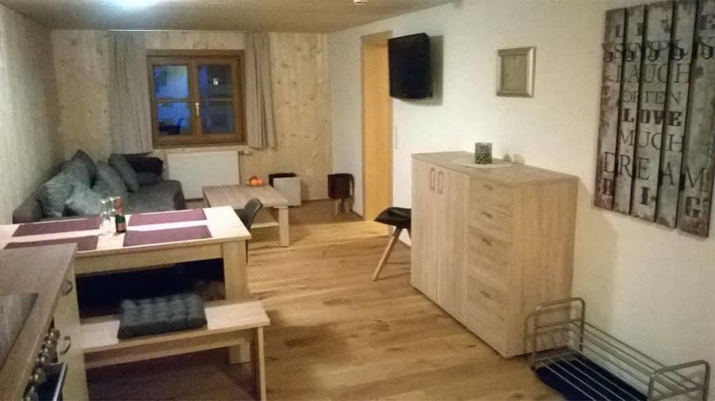 Haus Berghof Bed & Breakfast Schröcken Eksteriør bilde