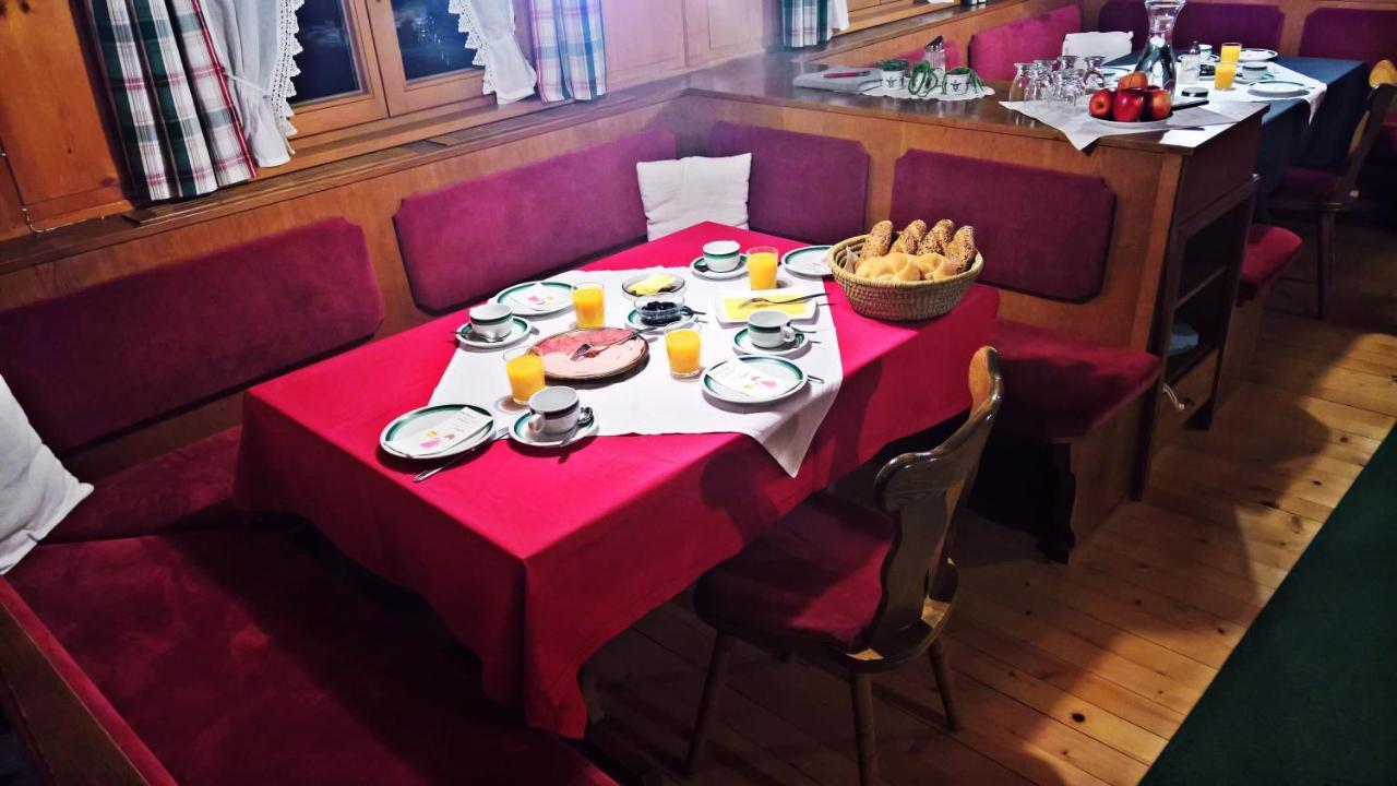 Haus Berghof Bed & Breakfast Schröcken Eksteriør bilde